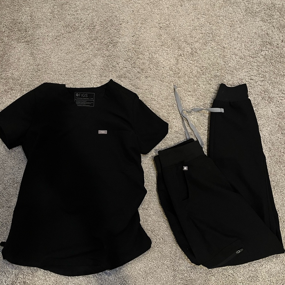 Figs black xs catarina top, xs high waisted zamora bottom with flat waist band